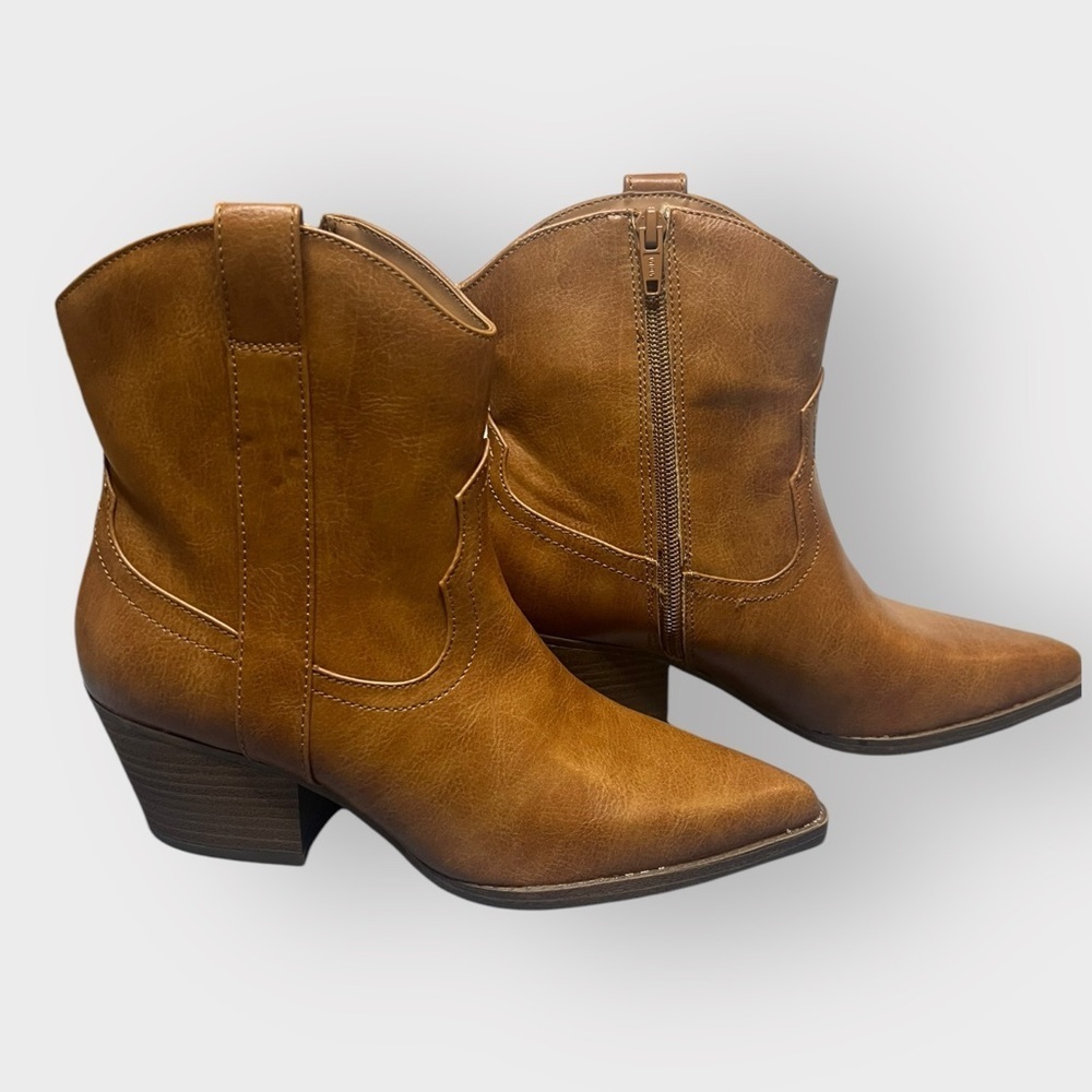 Universal Thread Women’s Boots - size 7.5 - NEW NEVER WORN